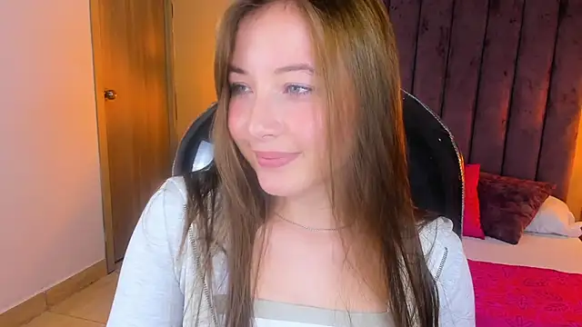 Dahlia Rousse online show from November 18, 6:07 am