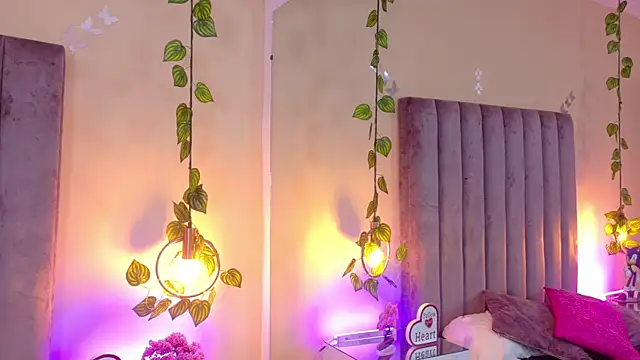 Dahlia Rousse online show from January 13, 6:29 am