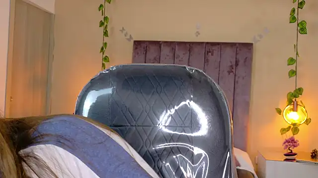 Dahlia Rousse online show from March 8, 9:02 am