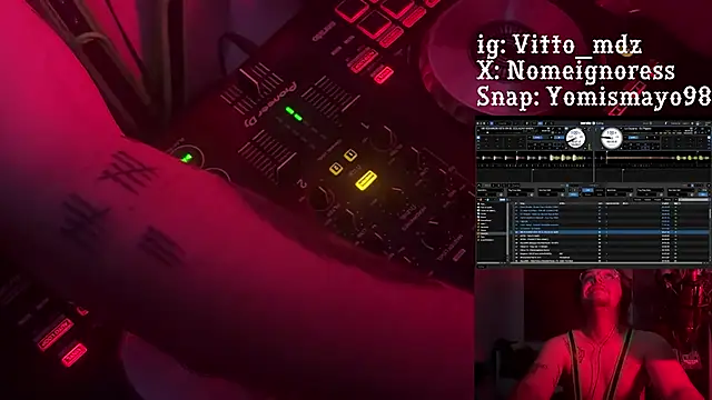 Snapshot of vittote chatting on February 18, 10:58 pm vittote online show from February 18, 10:58 pm