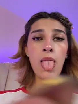 Queensara  online show from March 15, 3:16 pm