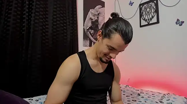 Snapshot of maxi_styles chatting on March 1, 4:04 am maxi styles online show from March 1, 4:04 am