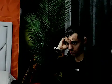 Snapshot of maxi_styles chatting on February 7, 11:36 am maxi styles online show from February 7, 11:36 am