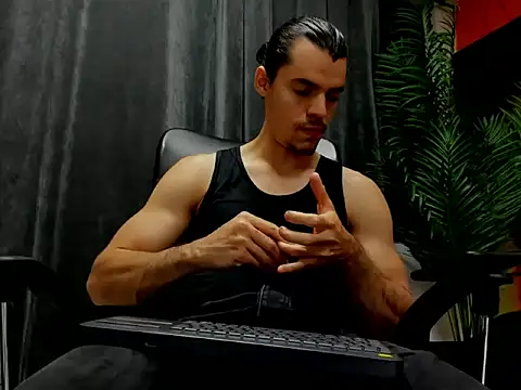 Snapshot of maxi_styles chatting on February 14, 11:40 am maxi styles online show from February 14, 11:40 am