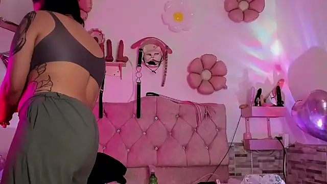 Snapshot of amyswallow7 chatting on November 2, 12:46 am amyswallow7 online show from November 2, 12:46 am