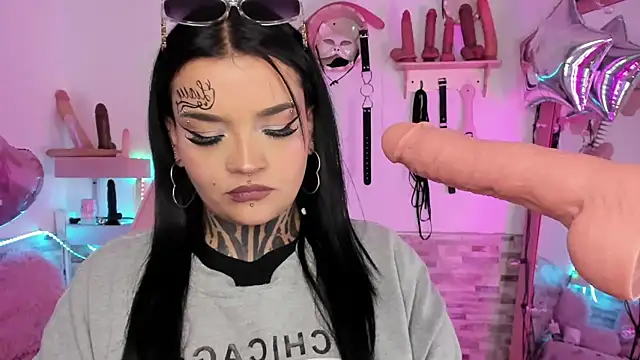 Snapshot of amyswallow7 chatting on November 16, 1:33 am amyswallow7 online show from November 16, 1:33 am