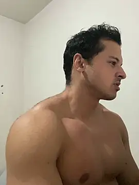 Snapshot of Lucasfit24 chatting on February 11, 11:43 am Lucasfit24 online show from February 11, 11:43 am