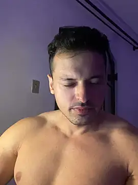 Snapshot of Lucasfit24 chatting on March 4, 11:43 pm Lucasfit24 online show from March 4, 11:43 pm