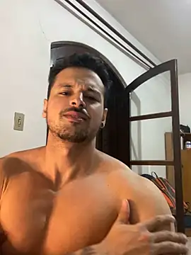 Snapshot of Lucasfit24 chatting on March 17, 11:43 pm Lucasfit24 online show from March 17, 11:43 pm