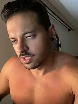 Snapshot of Lucasfit24 chatting on March 19, 12:01 pm Lucasfit24 online show from March 19, 12:01 pm