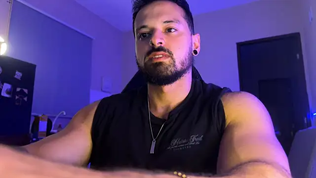 Snapshot of Lucasfit24 chatting on November 24, 12:21 am Lucasfit24 online show from November 24, 12:21 am