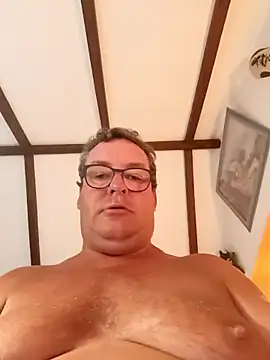 Snapshot of MountJohnXL chatting on February 22, 2:39 am MountJohnXL online show from February 22, 2:39 am