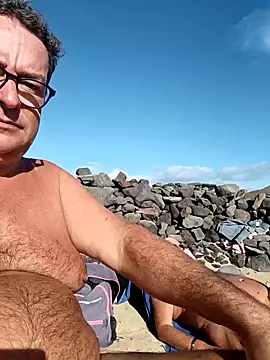 Snapshot of MountJohnXL chatting on December 17, 3:29 pm MountJohnXL online show from December 17, 3:29 pm