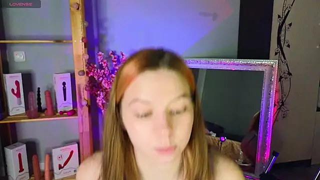 Snapshot of KiraBriis chatting on February 5, 12:17 pm KiraBriis online show from February 5, 12:17 pm