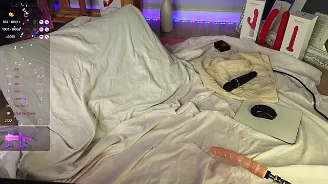 Snapshot of KiraBriis chatting on February 9, 10:31 am KiraBriis online show from February 9, 10:31 am