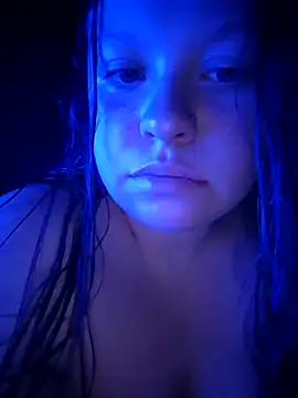 Snapshot of Laurajade9 chatting on January 9, 2:40 pm Laurajade9 online show from January 9, 2:40 pm