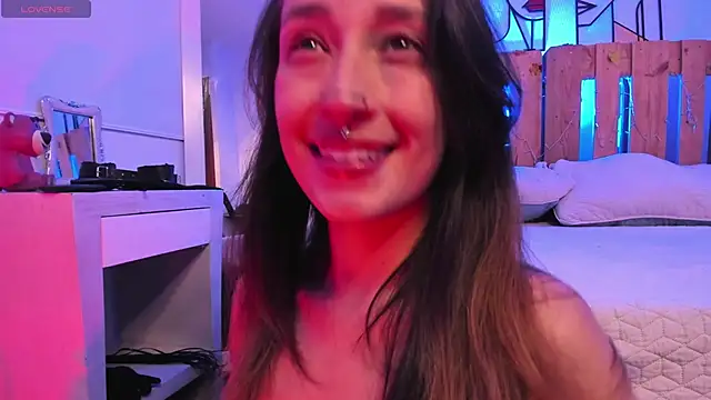 Snapshot of coral_jonesss chatting on September 20, 2:51 pm coral jonesss online show from September 20, 2:51 pm