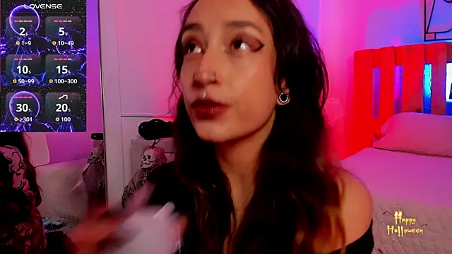 Snapshot of coral_jonesss chatting on October 28, 3:47 pm coral jonesss online show from October 28, 3:47 pm