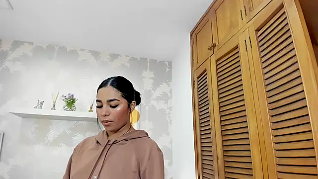 Snapshot of CharlotteGraay chatting on October 1, 8:15 pm CharlotteGraay online show from October 1, 8:15 pm