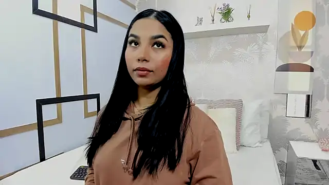 Snapshot of CharlotteGraay chatting on October 8, 7:44 pm CharlotteGraay online show from October 8, 7:44 pm