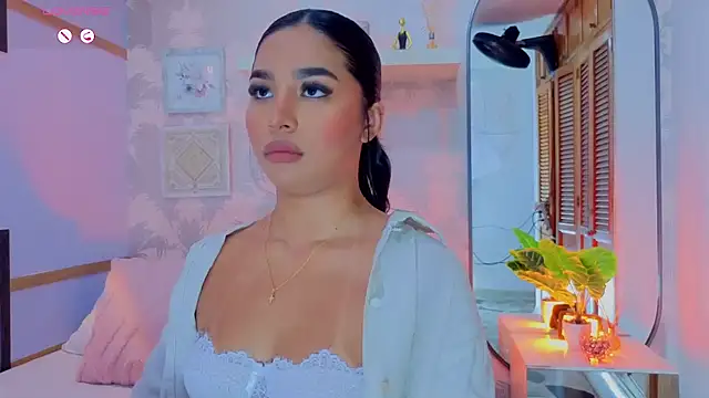 CharlotteGraay online show from March 18, 7:39 pm