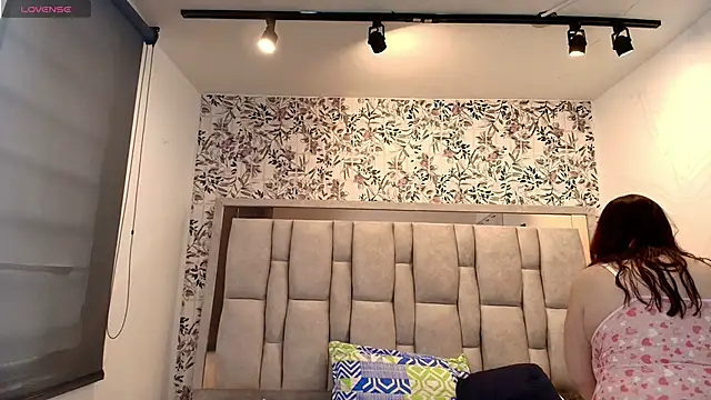 Victoria Adamns online show from February 14, 12:02 pm