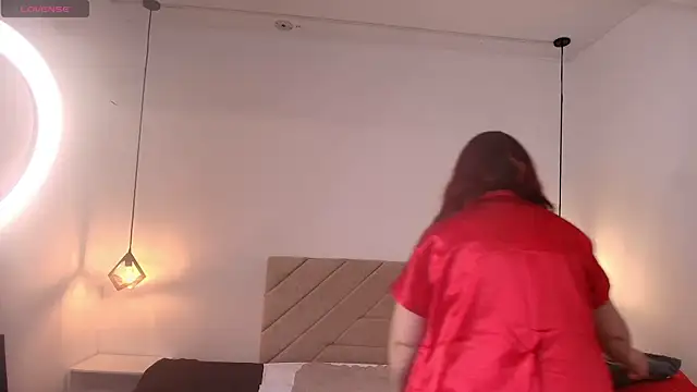 Victoria Adamns online show from April 21, 12:00 pm