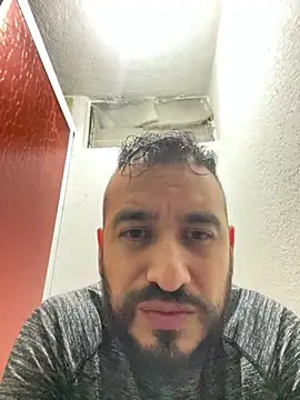 Snapshot of leonardohot1987 chatting on January 11, 3:34 am leonardohot1987 online show from January 11, 3:34 am