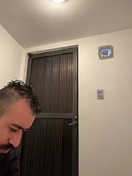 Snapshot of leonardohot1987 chatting on January 15, 4:21 pm leonardohot1987 online show from January 15, 4:21 pm