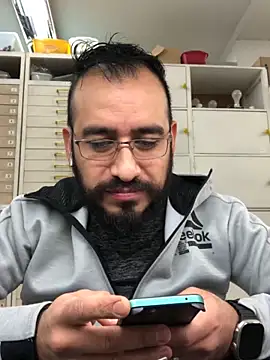 Snapshot of leonardohot1987 chatting on January 24, 5:42 pm leonardohot1987 online show from January 24, 5:42 pm