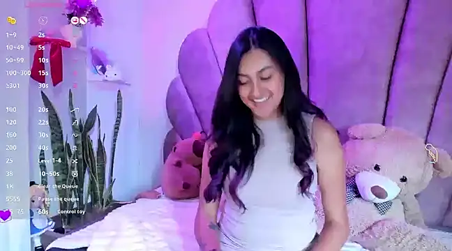 Snapshot of sweetfoxy_17 chatting on January 30, 8:31 pm sweetfoxy 17 online show from January 30, 8:31 pm