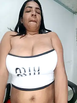 Snapshot of CarolinePolsen chatting on February 25, 8:09 pm CarolinePolsen online show from February 25, 8:09 pm