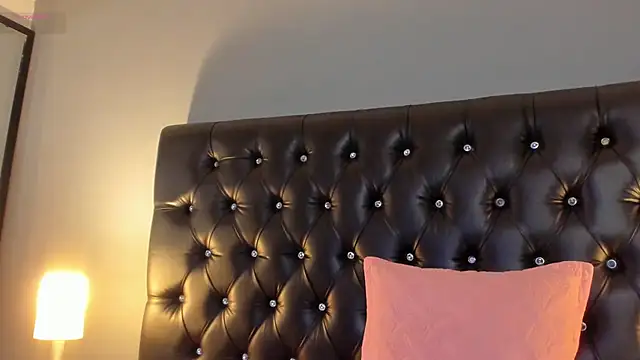 Snapshot of Catty_Foxx chatting on March 13, 5:39 pm Catty Foxx online show from March 13, 5:39 pm