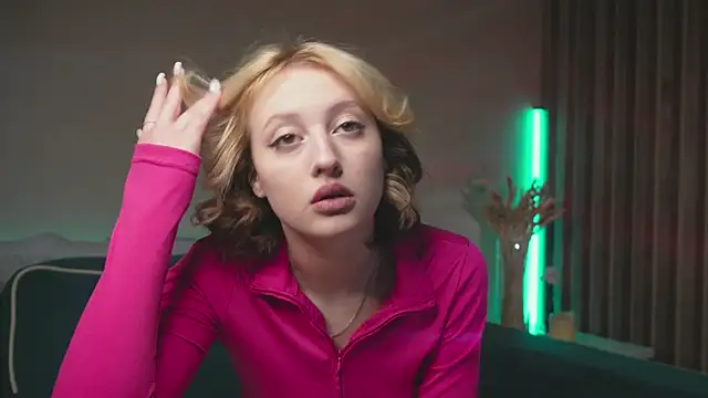 milasmiu online show from February 12, 3:05 pm