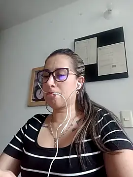 Snapshot of CHARLOTTE_1711 chatting on January 21, 10:19 pm CHARLOTTE 1711 online show from January 21, 10:19 pm
