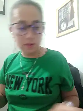 Snapshot of CHARLOTTE_1711 chatting on January 27, 3:37 am CHARLOTTE 1711 online show from January 27, 3:37 am