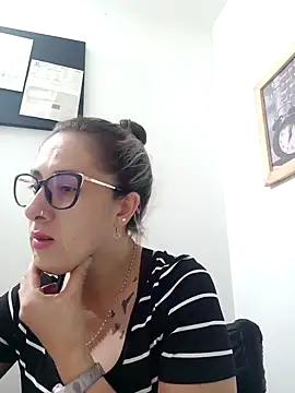 Snapshot of CHARLOTTE_1711 chatting on February 1, 4:24 am CHARLOTTE 1711 online show from February 1, 4:24 am