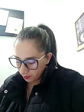 Snapshot of CHARLOTTE_1711 chatting on February 9, 1:22 am CHARLOTTE 1711 online show from February 9, 1:22 am