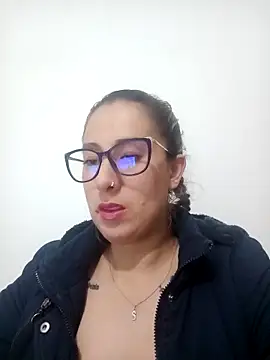 Snapshot of CHARLOTTE_1711 chatting on February 15, 3:20 am CHARLOTTE 1711 online show from February 15, 3:20 am