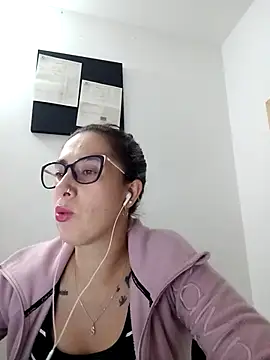 Snapshot of CHARLOTTE_1711 chatting on February 22, 3:12 am CHARLOTTE 1711 online show from February 22, 3:12 am