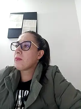 Snapshot of CHARLOTTE_1711 chatting on March 17, 1:35 am CHARLOTTE 1711 online show from March 17, 1:35 am