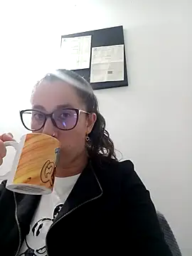 Snapshot of CHARLOTTE_1711 chatting on March 20, 1:57 am CHARLOTTE 1711 online show from March 20, 1:57 am