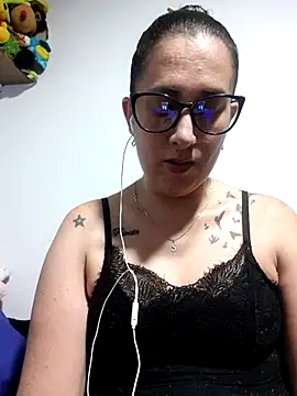 Snapshot of CHARLOTTE_1711 chatting on October 28, 4:05 am CHARLOTTE 1711 online show from October 28, 4:05 am