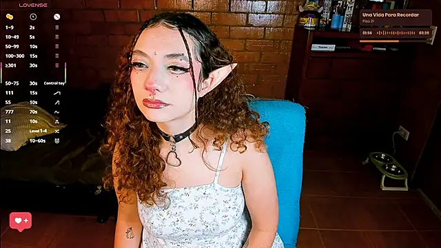 Snapshot of Annycolin_ chatting on November 27, 4:03 am Annycolin online show from November 27, 4:03 am