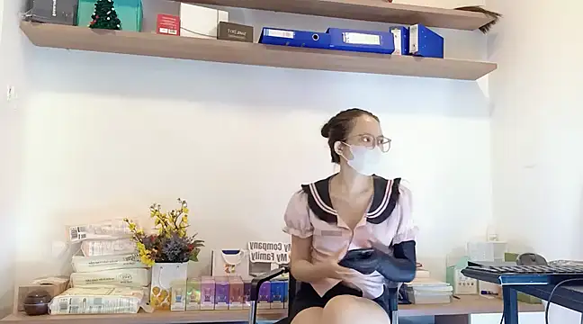 Snapshot of Lush-Office chatting on February 7, 11:45 pm Lush-Office online show from February 7, 11:45 pm