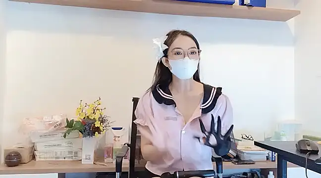 Snapshot of Lush-Office chatting on March 2, 11:29 am Lush-Office online show from March 2, 11:29 am