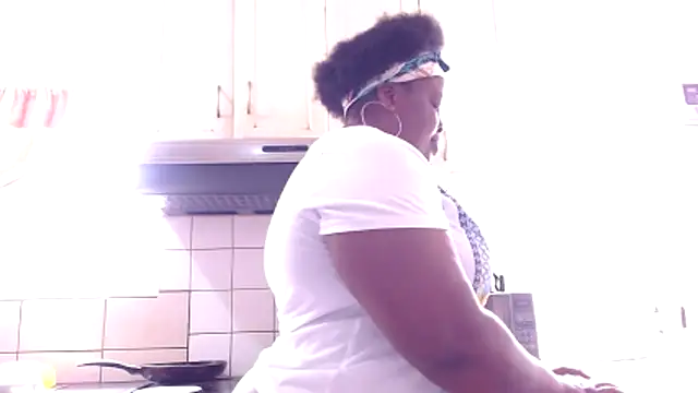 Snapshot of omalicha98 chatting on December 4, 7:39 am omalicha98 online show from December 4, 7:39 am