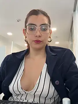 Snapshot of MartinaSooler chatting on February 14, 3:58 pm MartinaSooler online show from February 14, 3:58 pm