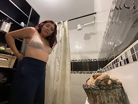 Snapshot of MartinaSooler chatting on February 21, 12:05 am MartinaSooler online show from February 21, 12:05 am