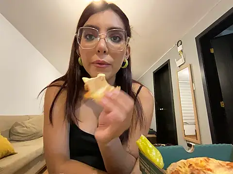 Snapshot of MartinaSooler chatting on February 22, 3:12 am MartinaSooler online show from February 22, 3:12 am